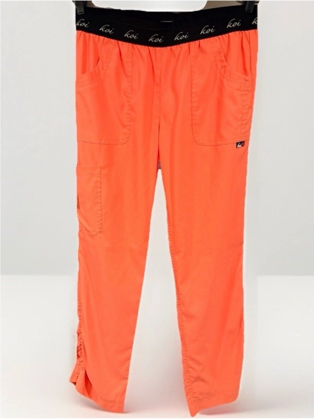 Koi women’s  Cargo Scrub Pants in coral peach color medium new condition